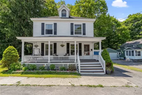 3 Green St, Camillus, NY 13031
