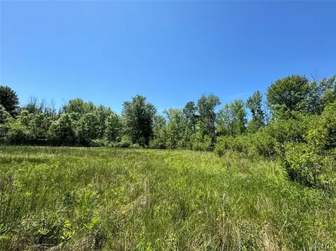 4687 Oak Orchard Rd, Clay, NY 13041