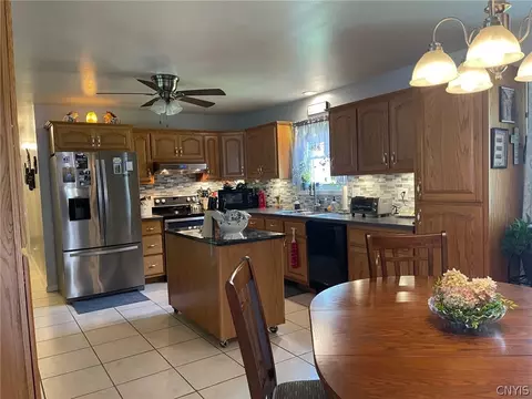 233 Coe Ave, Oneida, NY 13421 photo 17