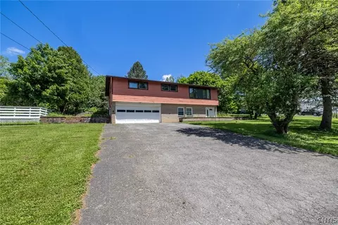 4374 Outlook Dr, Onondaga, NY 13215