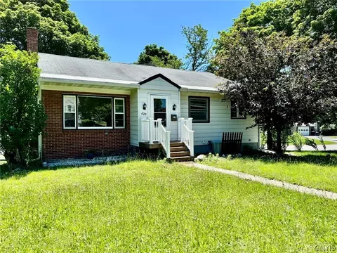 429 Fay Rd, Geddes, NY 13219