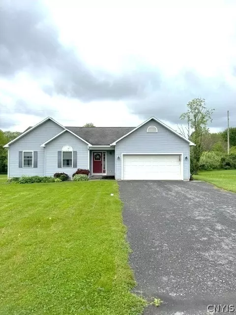 6112 Deerview Dr, Aurelius, NY 13021