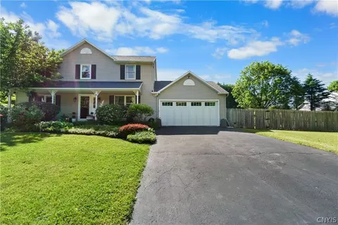 101 Samovar Cir, Camillus, NY 13031