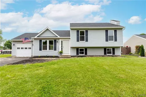 9513 Mount Shannon Dr, Brewerton, NY 13029