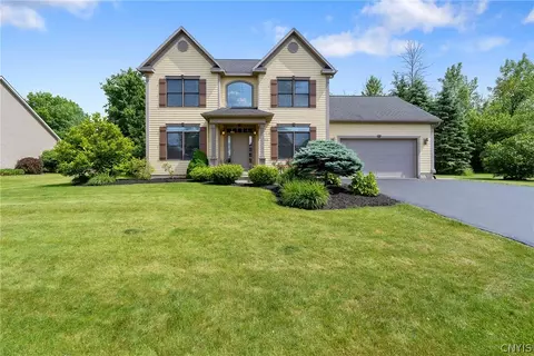8516 Whisper Ridge Cir, Lysander, NY 13027