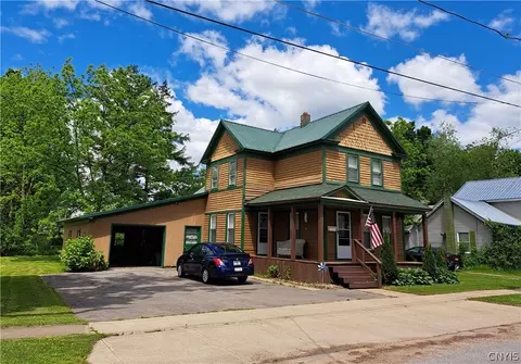 24 Elm St, Camden, NY 13316