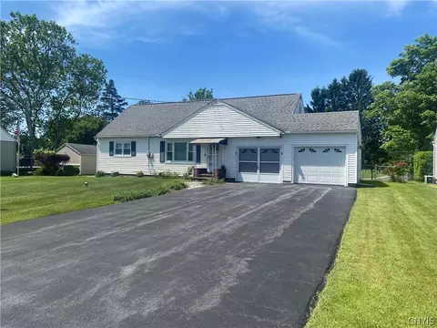 211 Vanida Dr, Camillus, NY 13031