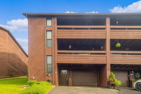 18 Sherman Oaks Dr, New Hartford, NY 13413