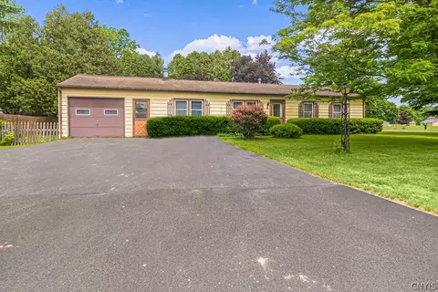 2 Tindall Mnr, Clinton, NY 13323