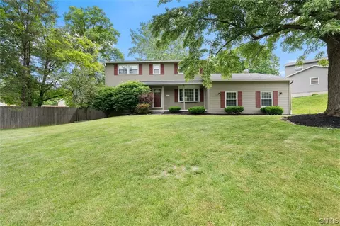 4878 Driftwood Dr, Salina, NY 13088