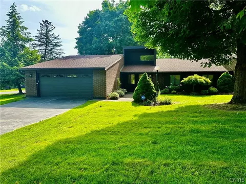 812 Fairway Cir, Van Buren, NY 13027