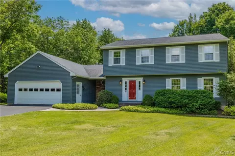 8 Landgrove Dr, Fayetteville, NY 13066