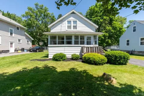 406 Garden City Dr, Salina, NY 13211