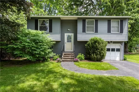 205 Ripplebrook Ln, Minoa, NY 13116