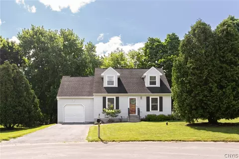 107 Tadsworth Cir, Camillus, NY 13031