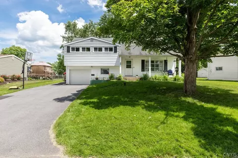 8 Juneberry Ln, Clay, NY 13090