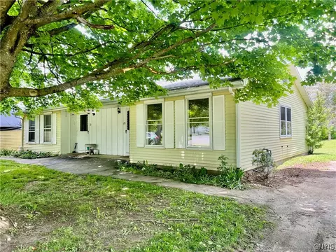 26 Radnor Ln, Morrisville, NY 13408