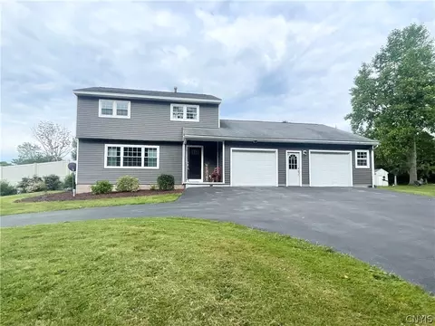 658 W River Rd, Oswego, NY 13126