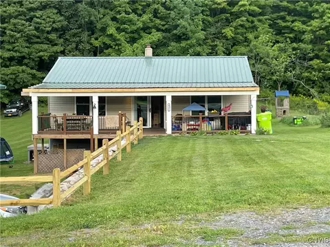 4392 Falls Rd, Stockbridge, NY 13409