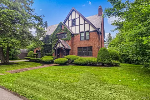 10 Hawthorne Rd, New Hartford, NY 13413