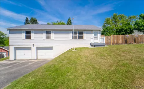 26 Top Notch Dr, Little Falls, NY 13365