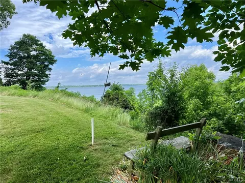 1019 Lochland Rd, Geneva City, NY 14456