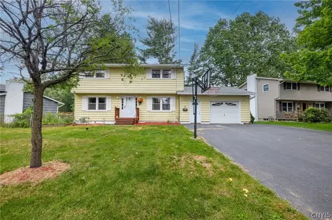 20 Apricot Ln, Clay, NY 13090
