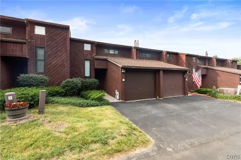 28 Sherman Oaks Dr #28, New Hartford, NY 13413