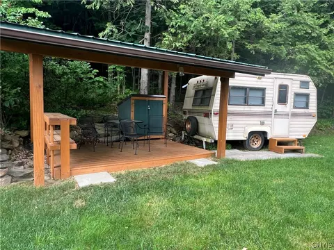 6382 E Hill Rd, Stockbridge, NY 13409
