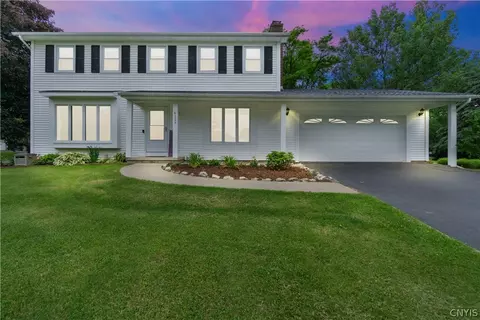 6157 Barkwood Ct, Farmington, NY 14425