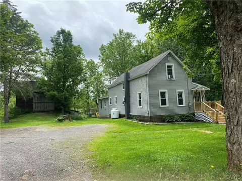 39 Wolcott St, Camden, NY 13316