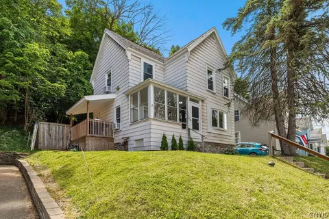 325 Woods Rd, Geddes, NY 13209