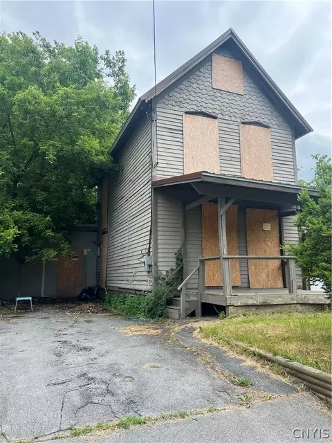 524 Frontenac St, Watertown, NY 13601
