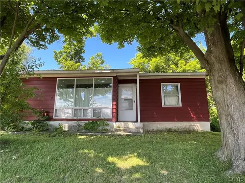 101 Woods Ave S, Salina, NY 13206