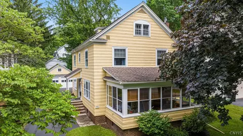 935 Comstock Ave, Syracuse, NY 13210