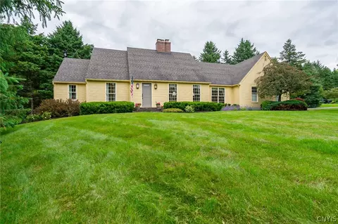 4603 Pewter Ln, Manlius, NY 13104