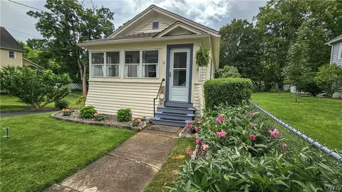 15 Holley St, Auburn, NY 13021