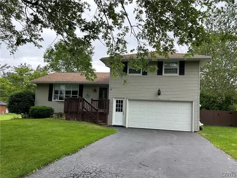 1 Gulfline Rd, Clay, NY 13090