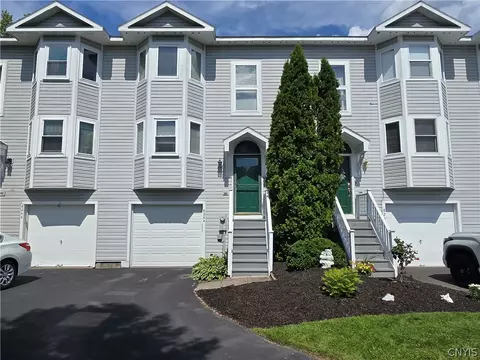8254 Boatwatch Dr, Baldwinsville, NY 13027