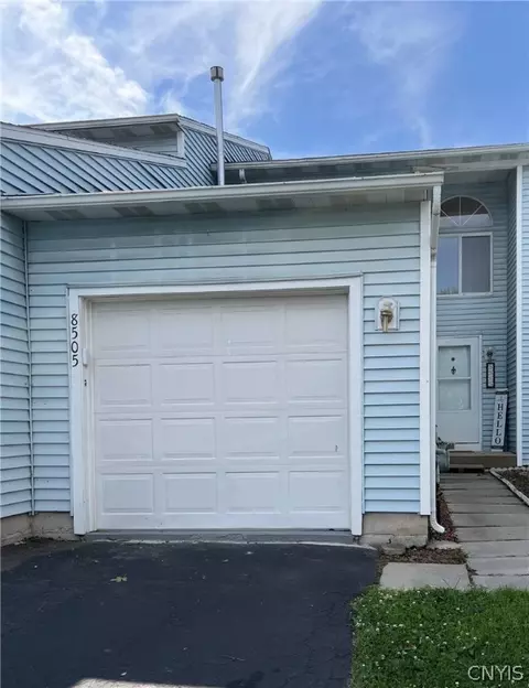 8505 Sextant Dr, Baldwinsville, NY 13027