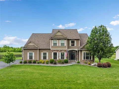 3447 Long Shadow Dr, Lysander, NY 13027