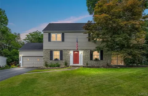 215 Haddonfield Dr, Syracuse, NY 13214