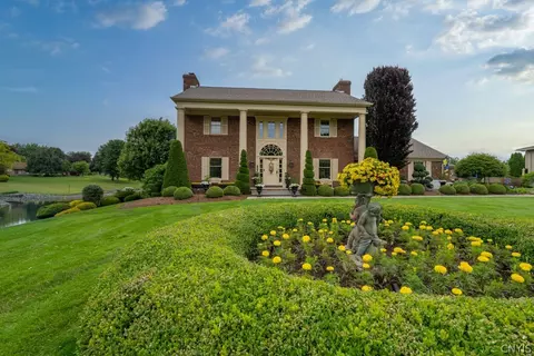 1661 S Ivy Trl, Lysander, NY 13027