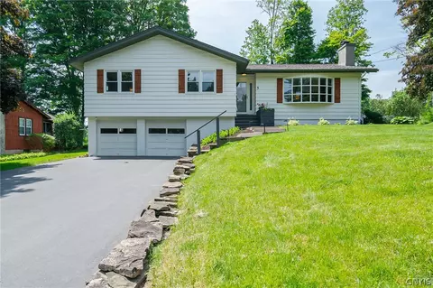 5 Hillside Dr, Marcellus, NY 13108