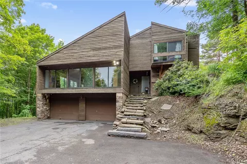 1524 Berry Rd, Lafayette, NY 13084