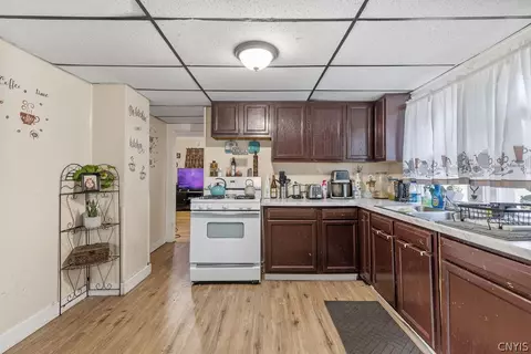 140 E Bissell St, Syracuse, NY 13207 photo 7