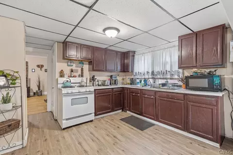 140 E Bissell St, Syracuse, NY 13207 photo 8