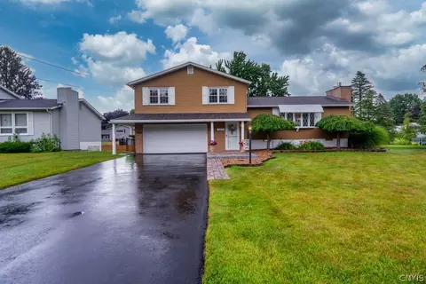 302 Jewell Dr, Salina, NY 13088