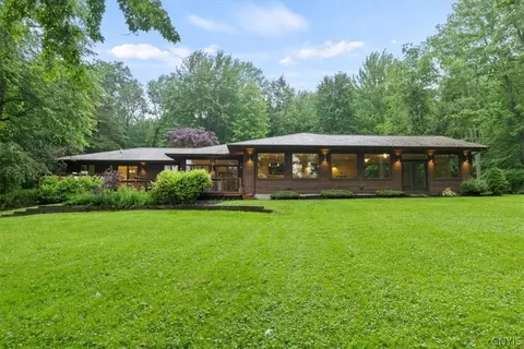 18 Maple Ave, Volney, NY 13069