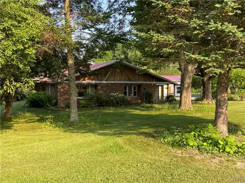 31 Harbor Brook Dr, Scriba, NY 13126